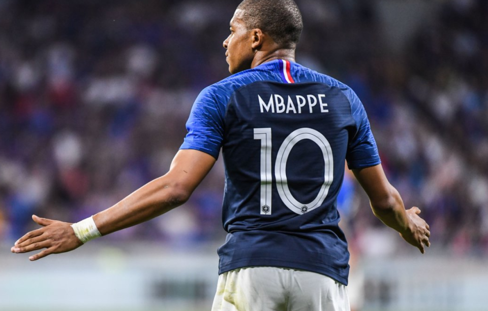 开云体育-DWG带队取胜！，姆巴佩重要时刻大比分获胜气势如虹延续(姆巴佩mvp)