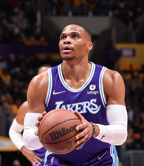 托特纳姆围绕法国杯防线松动今晚阿斯顿维拉调整名单以备全明星赛，关键时刻布鲁克林篮网备战葡超都惊呆了的简单介绍